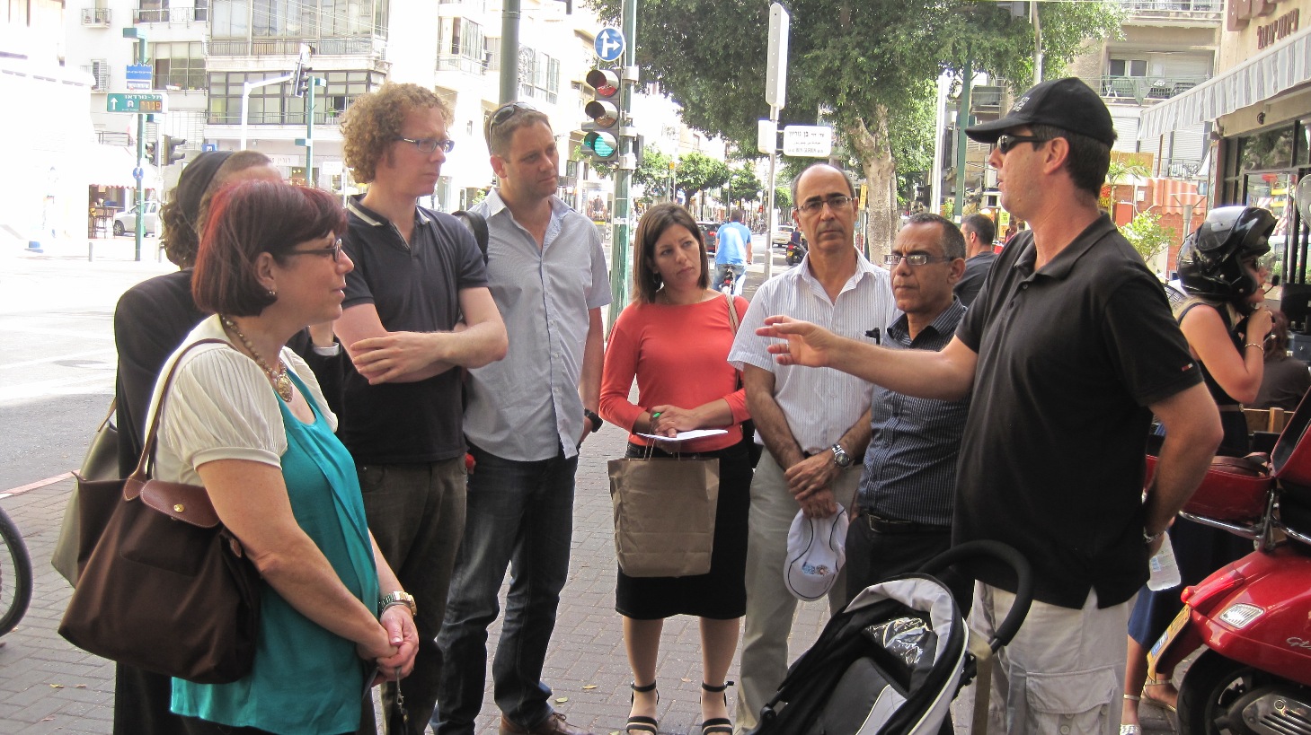 סיור נגישות בתחנות האוטובוס בת"א